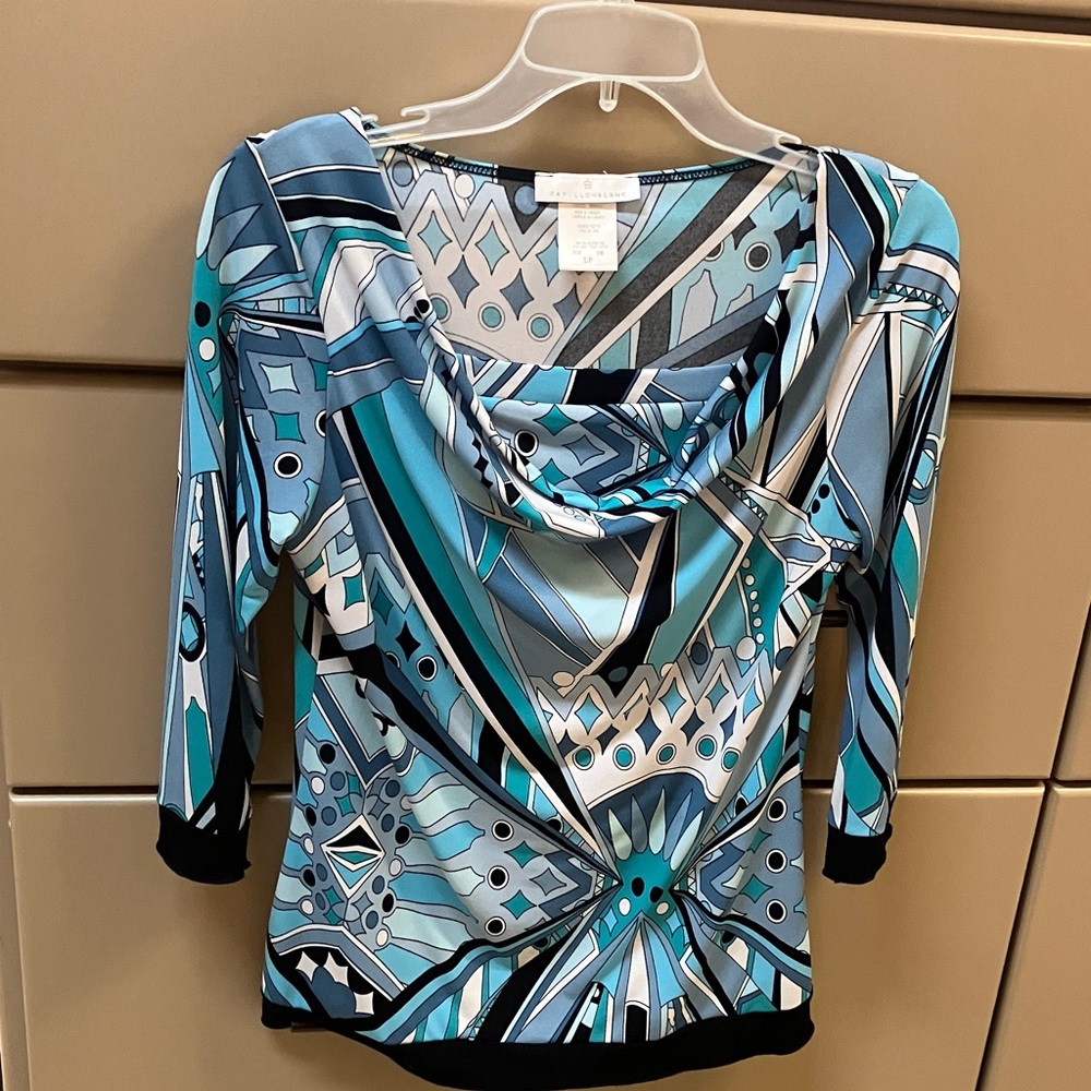 Papillon Blanc Geometric Pattern Top in Blue and Black